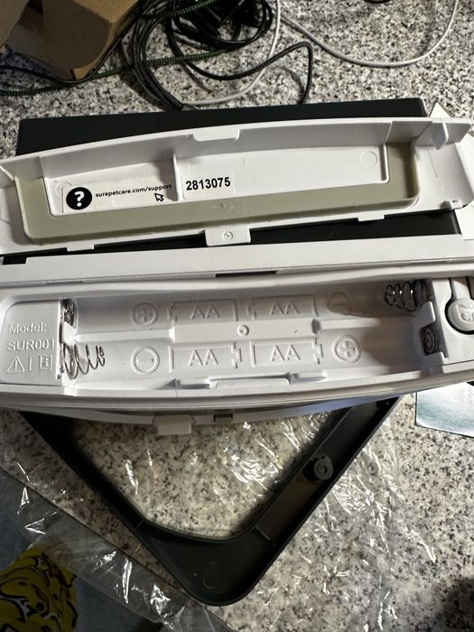 SureFlap - дверцята, клапан Sure Petcare з мікрочіпом для котів