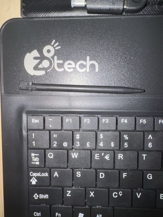Capa com teclado para Tablet