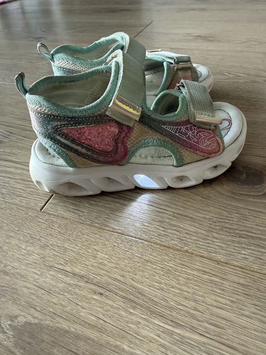 Sandałki dziewczęce Nelli Blu świecące r.27 sandały na rzep