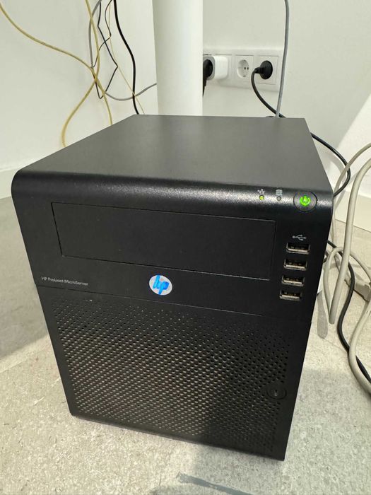 ProLiant MicroServer N36 (5GB RAM, 30GB SSD)