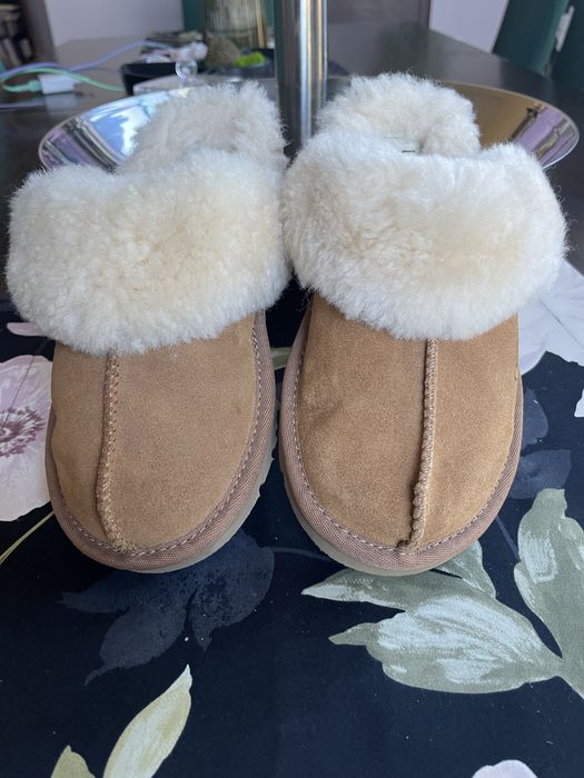 Brązowe kapcie wsuwane UGG rozmiar 30