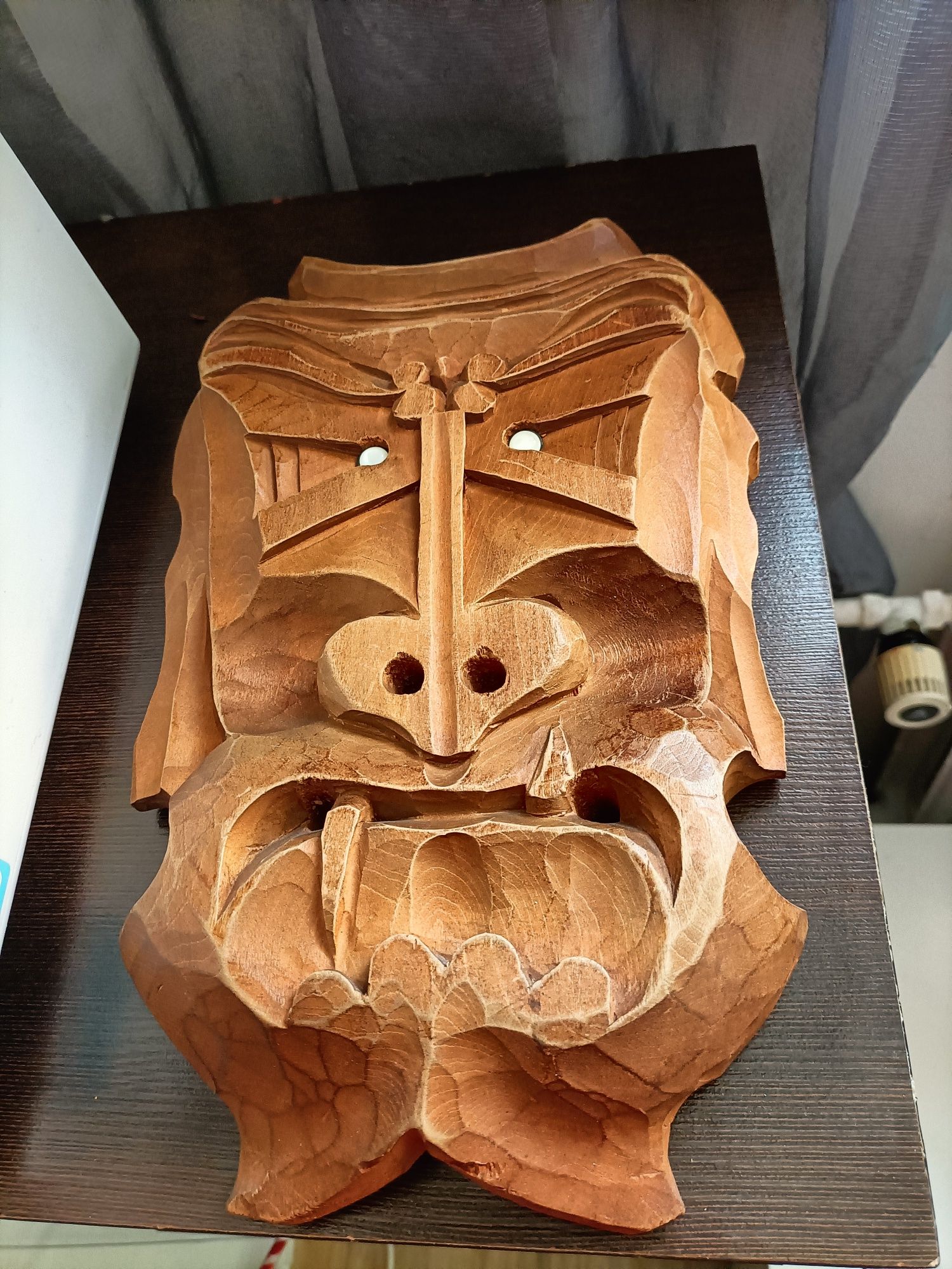 Drewniana maska z Zssr