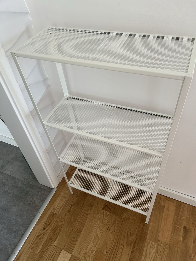 Metalowy biały regał
