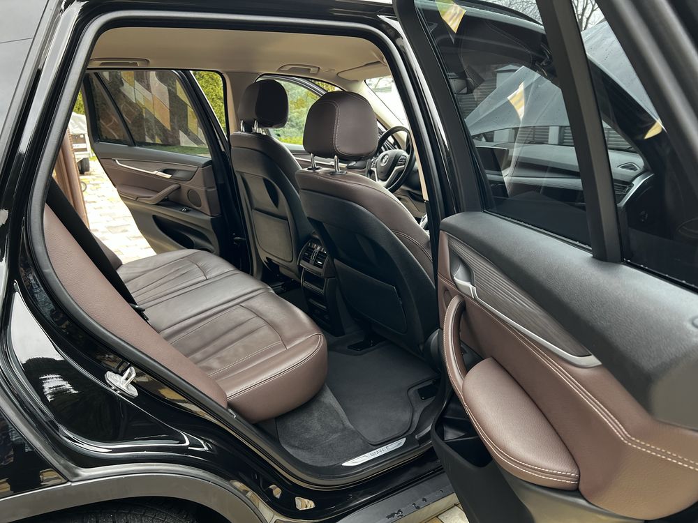BMW X5 F15 чорного кольору