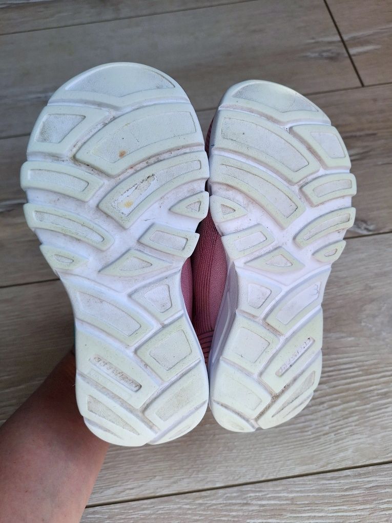 Кроссовки на девочку р-р 28 Skechers