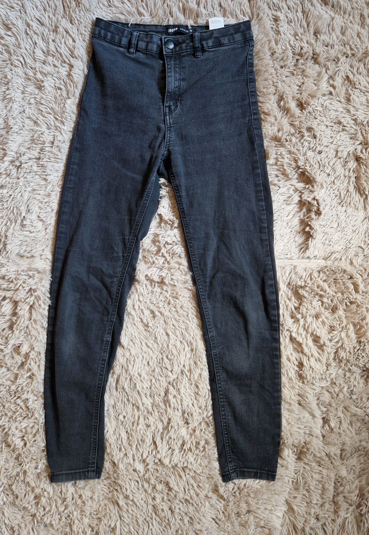 Czarne spodnie Cropp Denim, rozmiar 36, z elastycznego materiału,