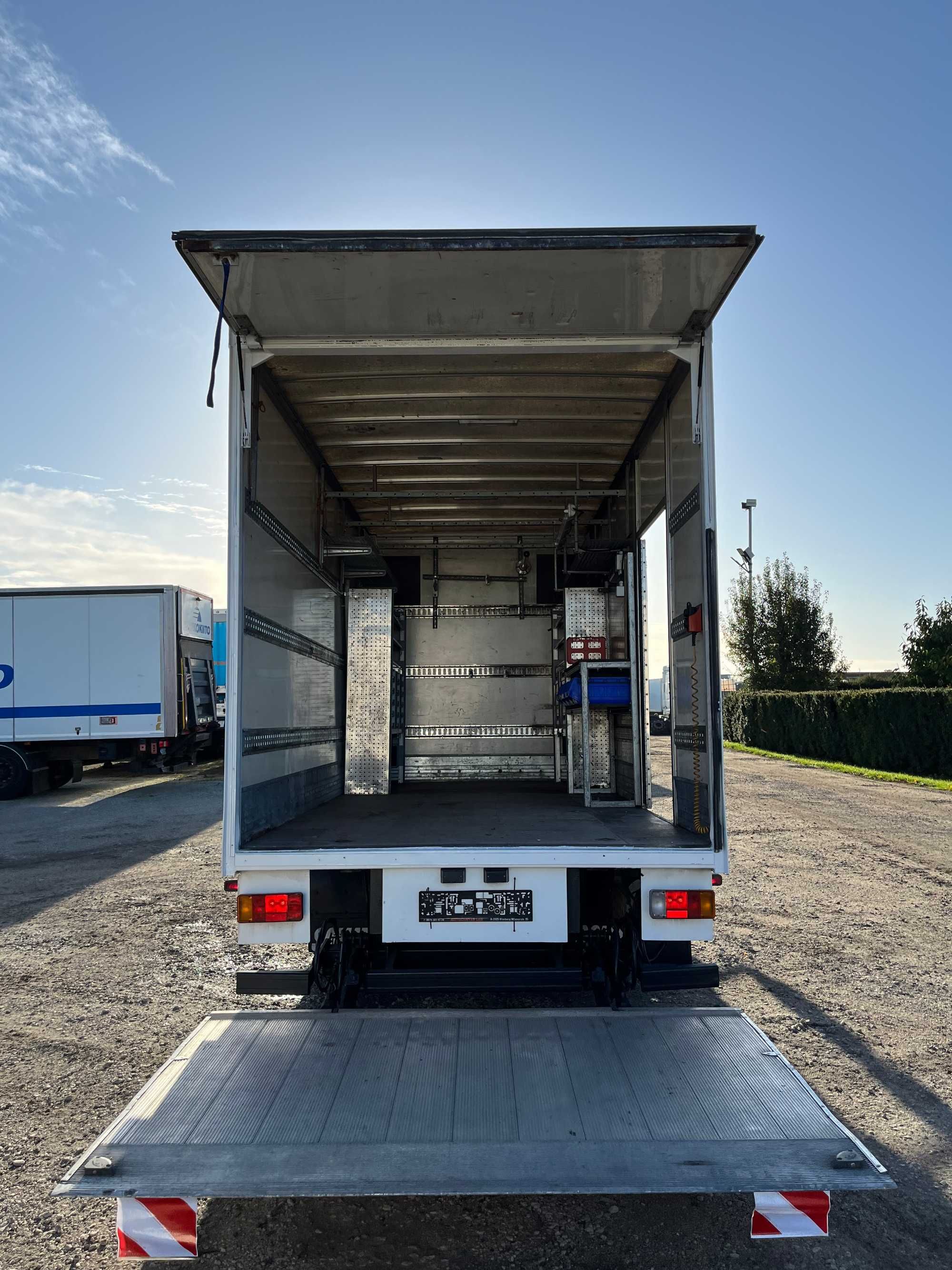 Iveco EUROCARGO brygadówka 7 osób, izoterma z windą