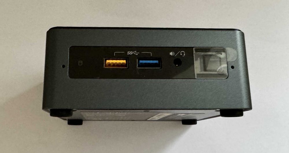 Intel NUC 7 Essential Kit NUC7PJYH. Працює від повербанка