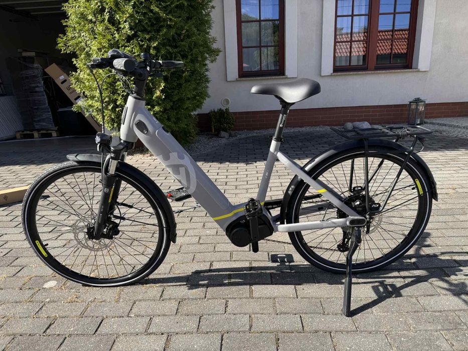 Rower elektryczny miejski Husqvarna Towner 2 BOSCH 49cm 26'' Nexus CB