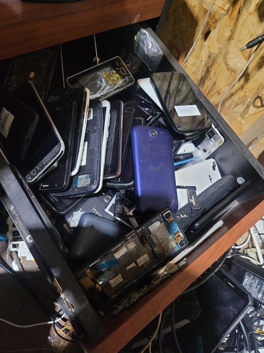 Сенсорні телефони на вагу