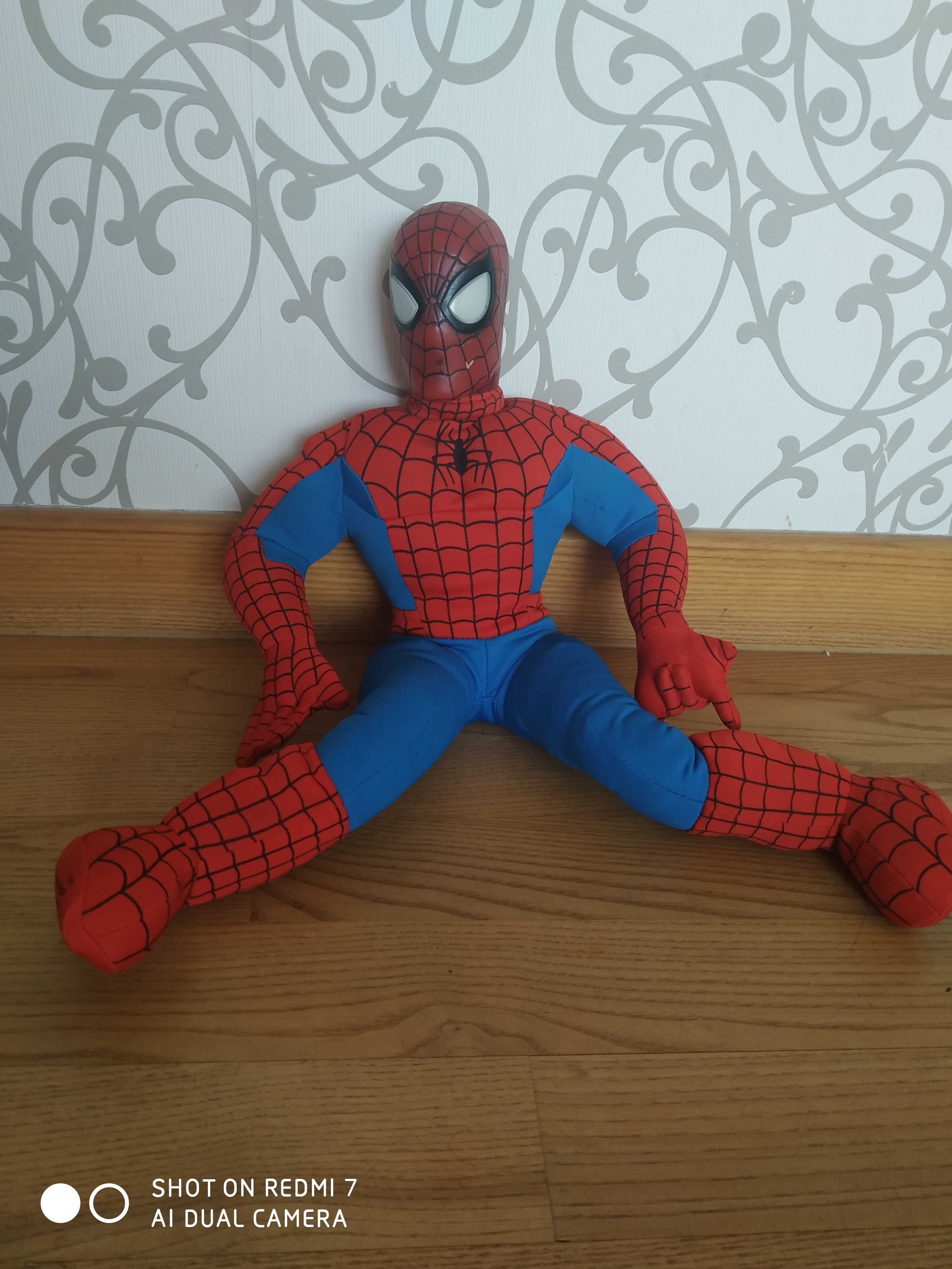 Zabawka pluszowa Spiderman z efektami dźwiękowymi