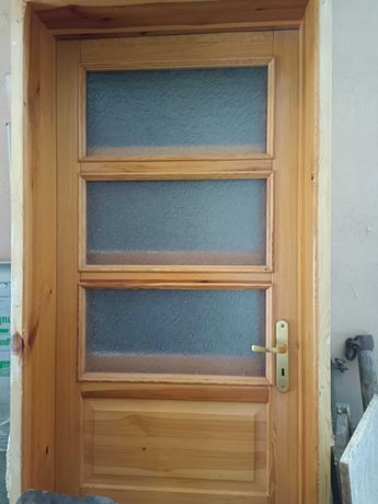 Drzwi wewnętrzne drewniane z ościeżnicą 2szt ładne stan bdb