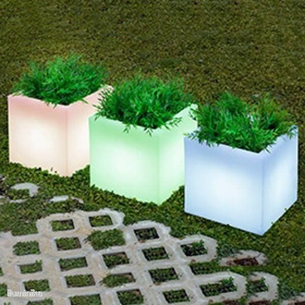 vasos e floreiras luminosas