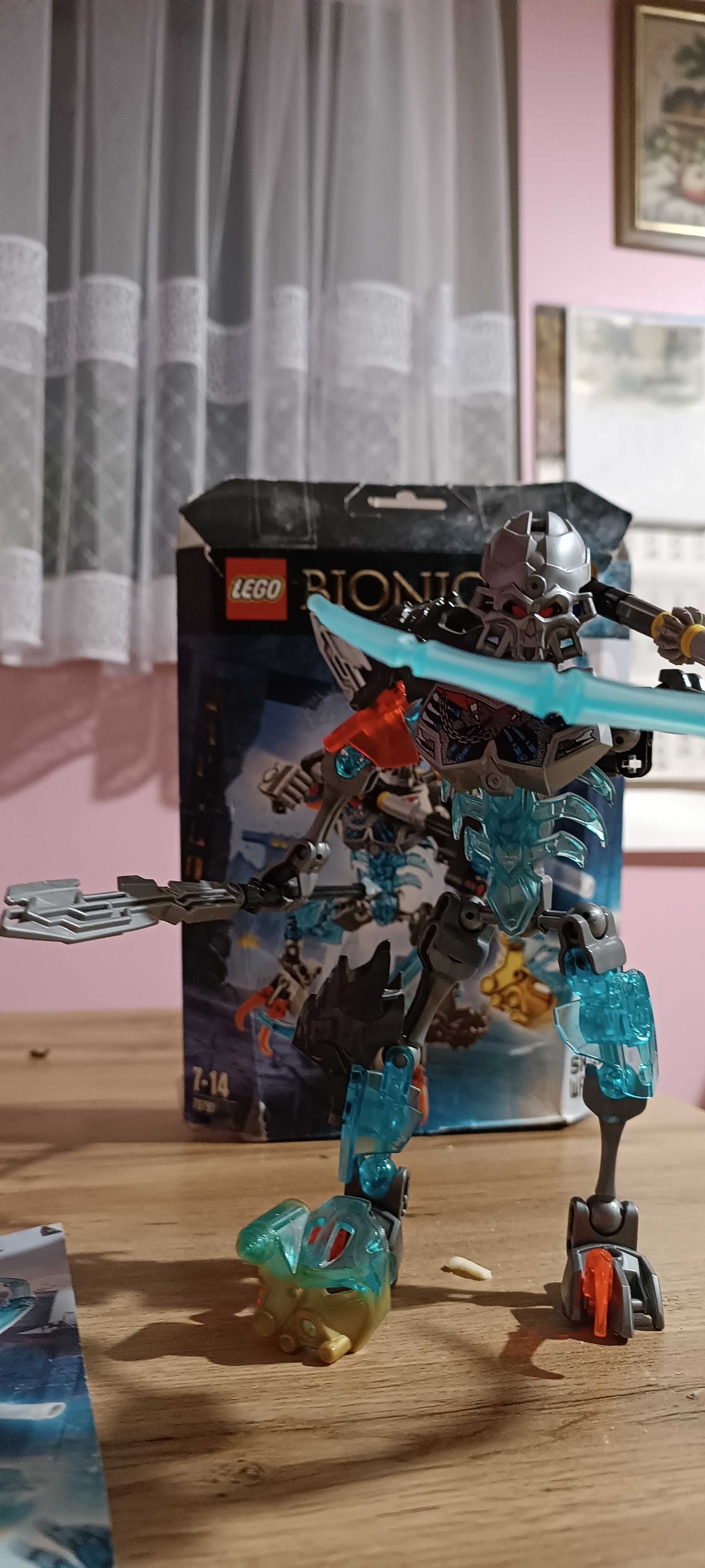 Robot Bionicle skull