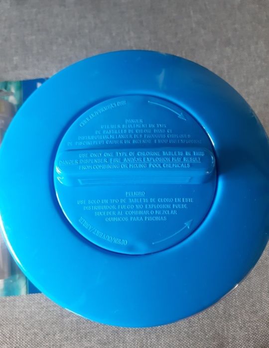 Komplet nowa bojka na tabletki do basenu oraz termometr basenowy 
term