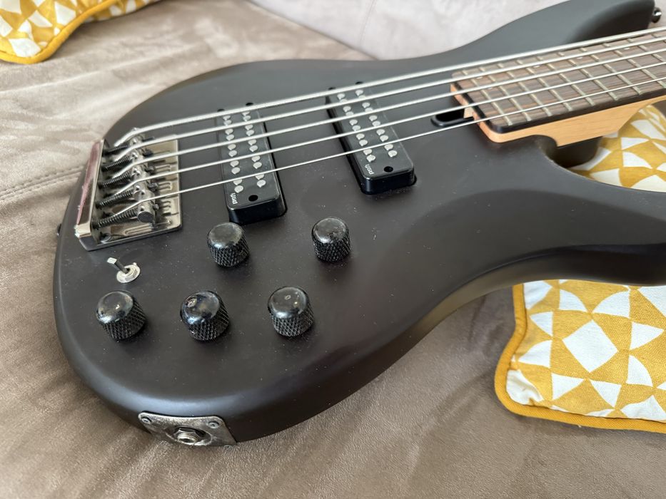 Baixo Yamaha TRXB505