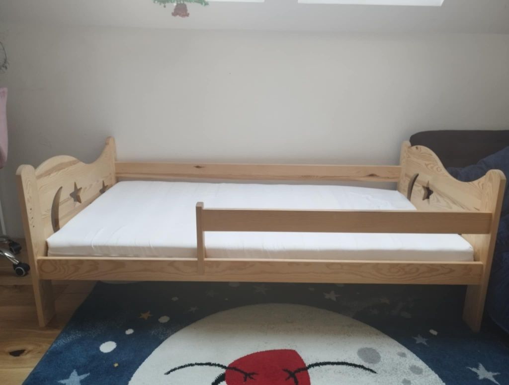 Łóżko drewniane z materacem 160x80 dla dzieci