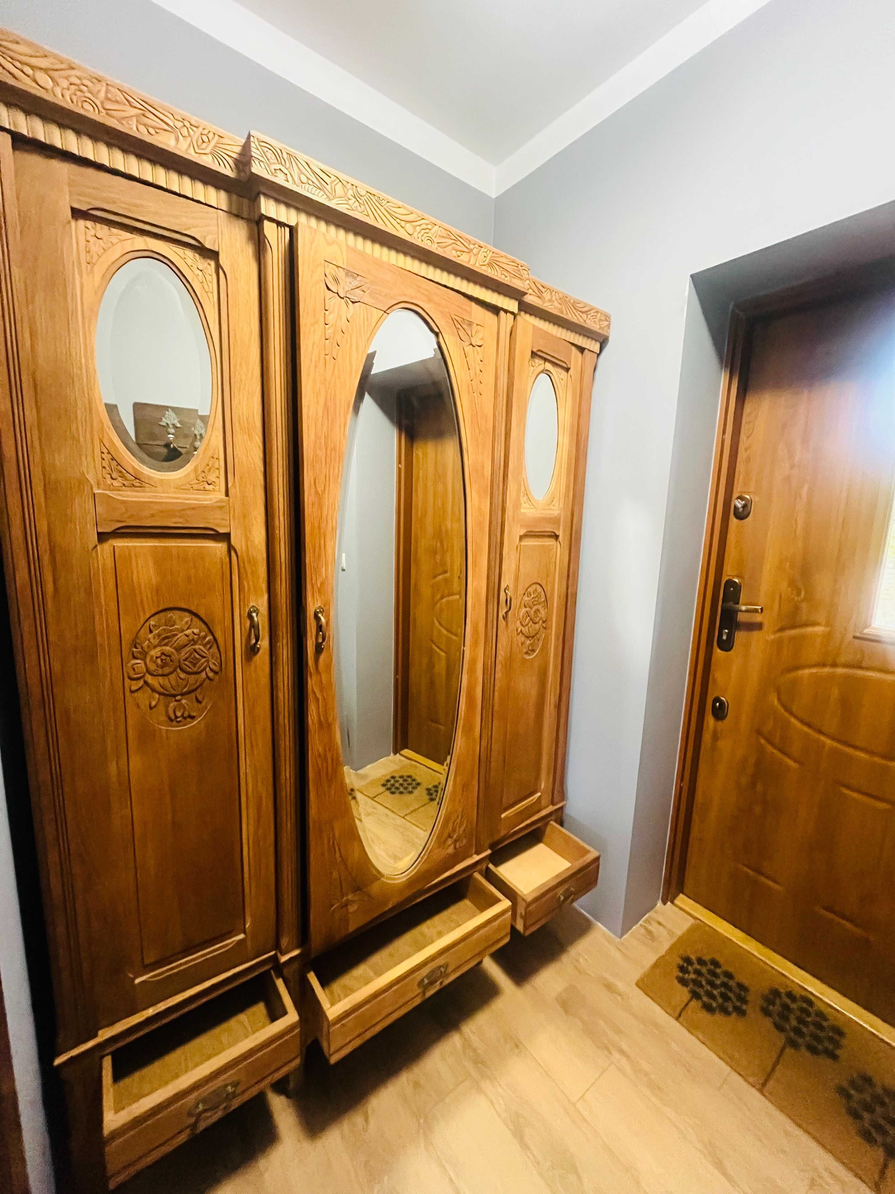 Sprzedam szafę antyczną trzydzrzwiową