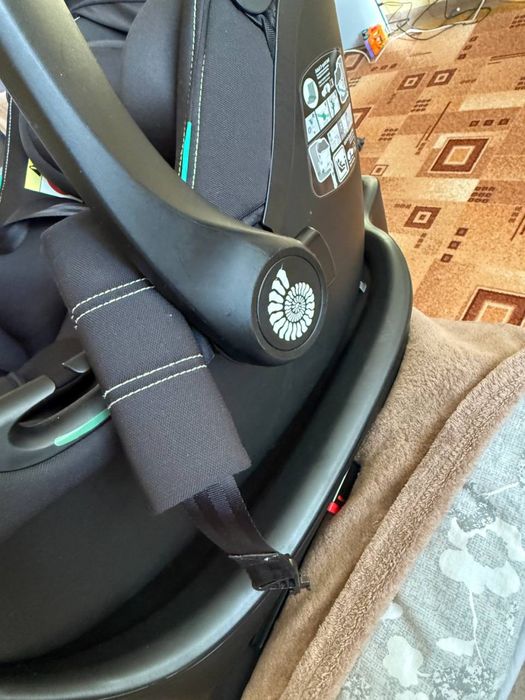 Дитяче автокрісло з базою carello ammonite