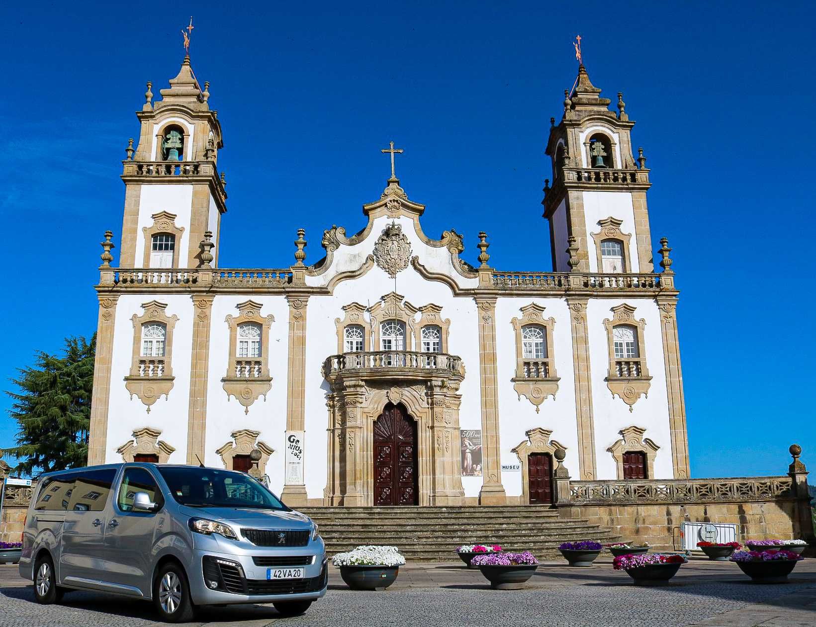 Transfers Executivos e Grupos | Minivan com Motorista | Serviço 24h