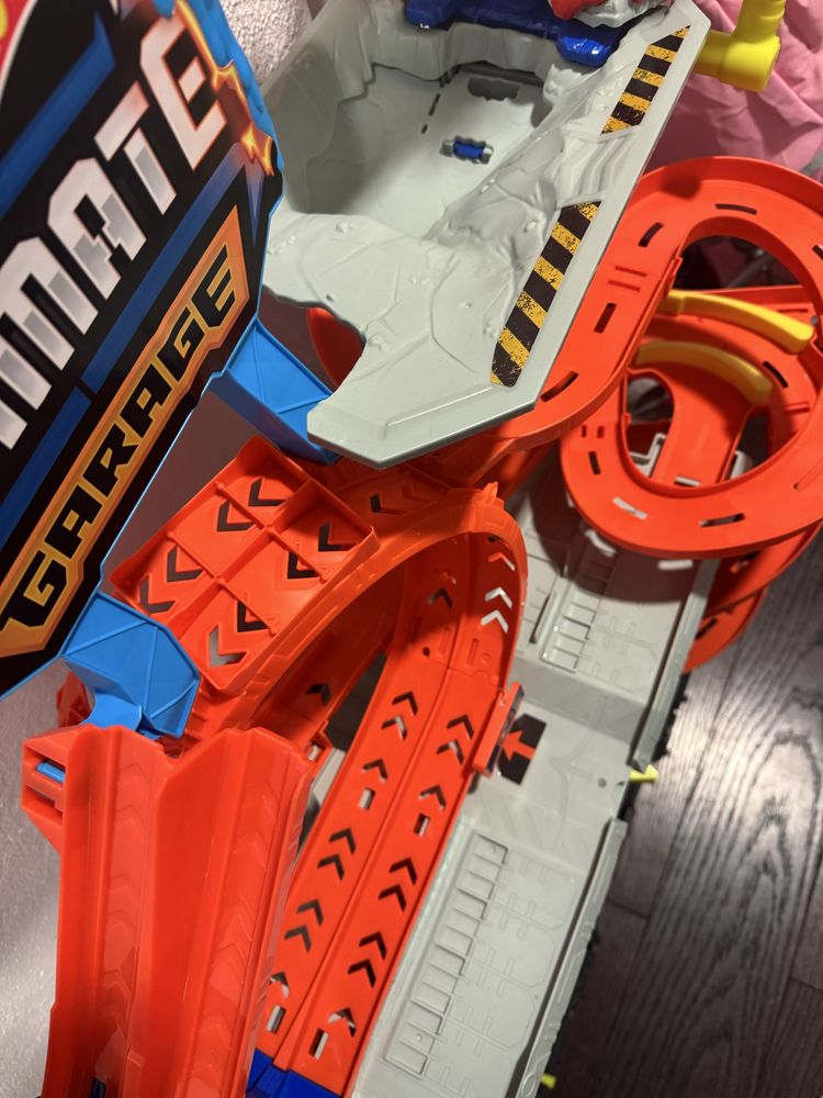 Pista Ultimate Garage HotWheels