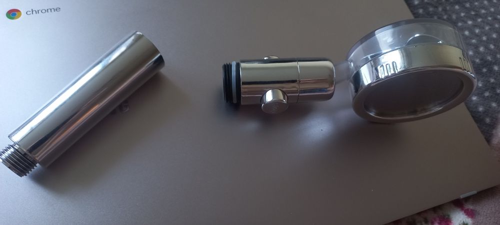 Душевая лейка с кнопкой "Стоп" и вентилятором внутри