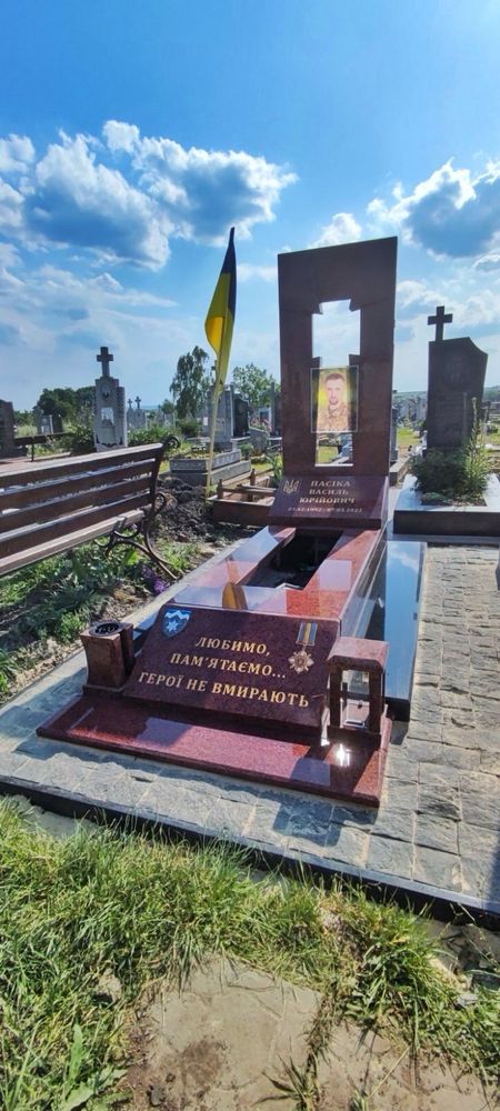 Воєнні памʼятники, памʼятники військовим, граніт/ мармур