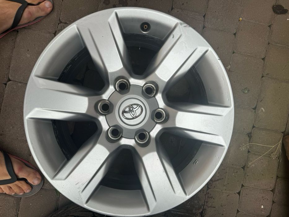 R 17 Toyota Prado