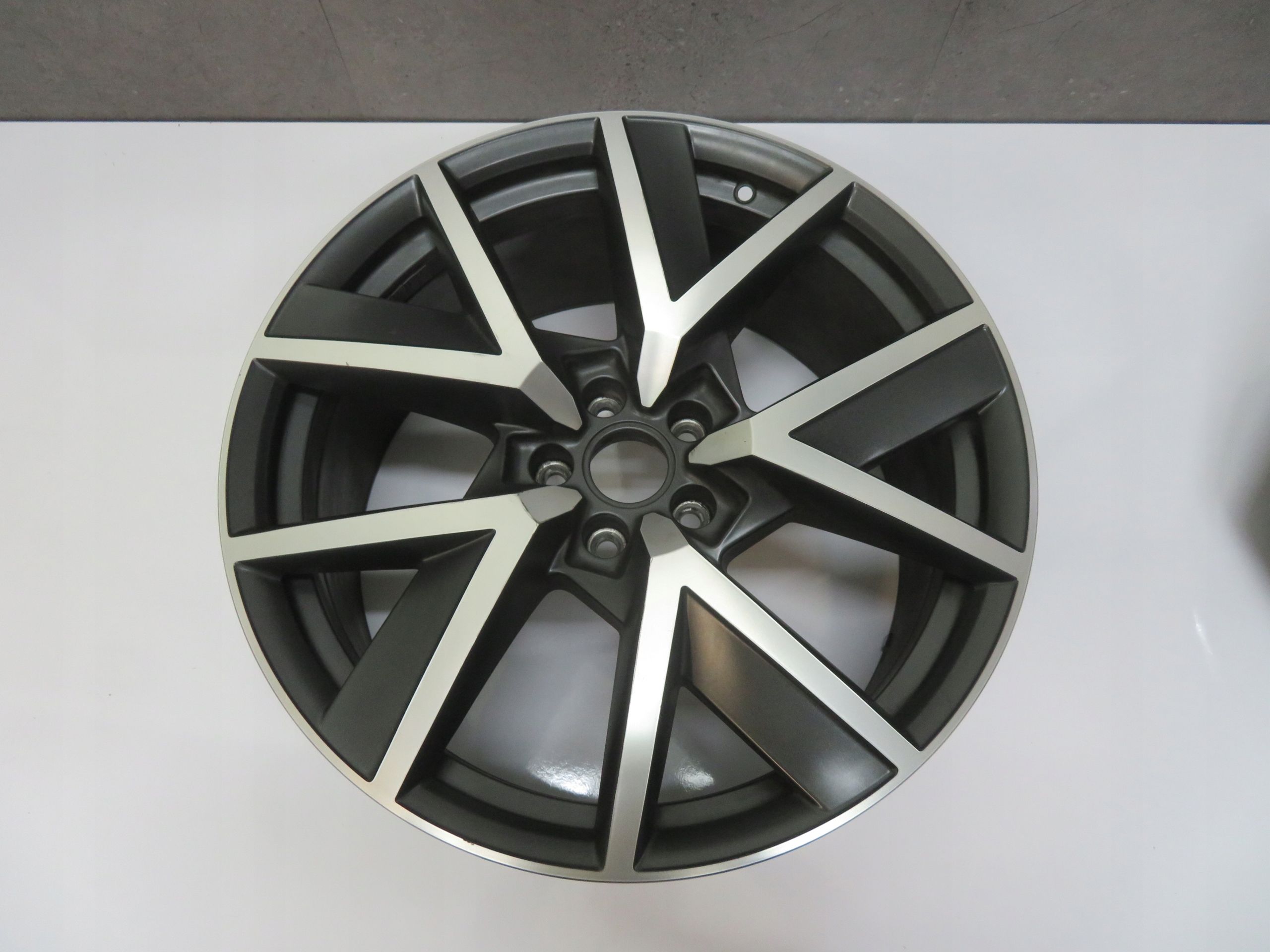 Felga Alufelga 20'' Vw Touareg Iii Cr7 R Line q r Et33
