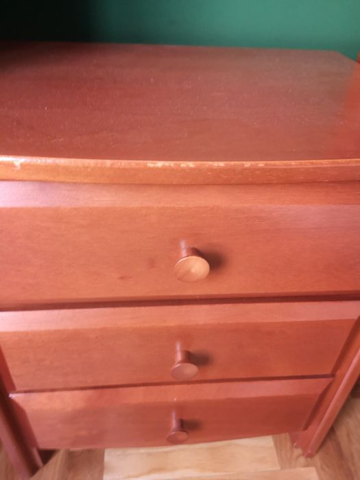 Duas mesas de cabeceira