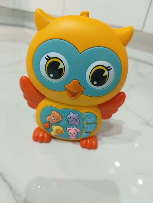 Mała sowa ze zwiarzatkami