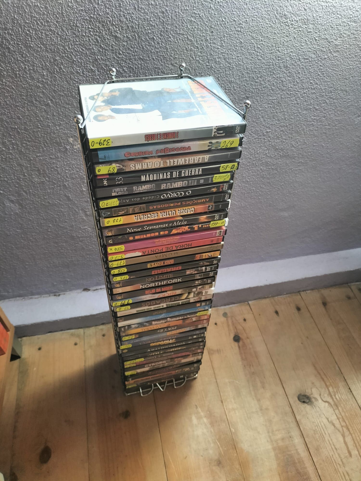 Coleção de DVDs com mostradores