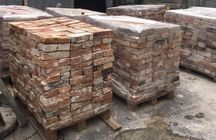 Stara czerwona cegła rozbiórkowa z rozbiórki Warszawa