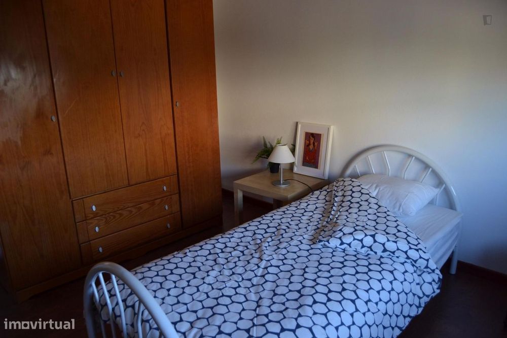 83146 - Quarto com cama de solteiro