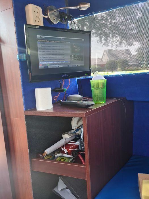 Łódź spacerowa z kabina, wyposażona. Silnik 60KM Yamaha