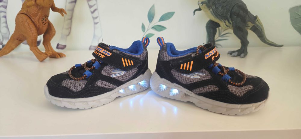 Buty adidasy marki skechers świecące rozmiar 22