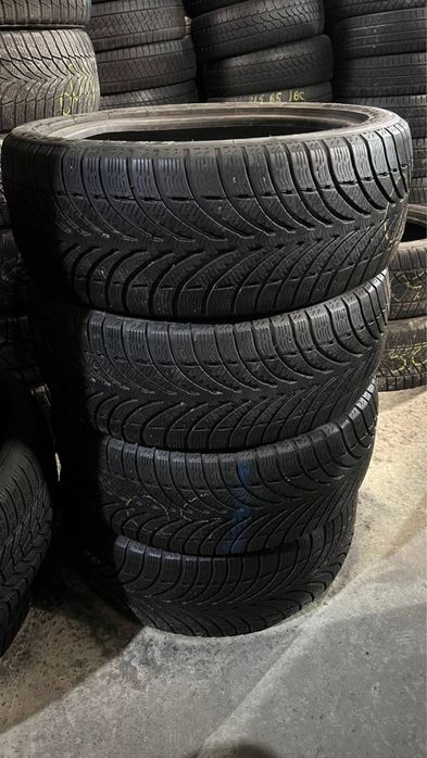 Комплект зимової гуми 225/45/18