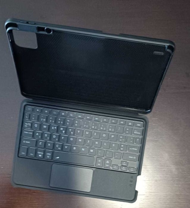 Capa c/ teclado (PT) Tablet Xiaomi Pad 6 11" + Capa Silicone c/ Protec