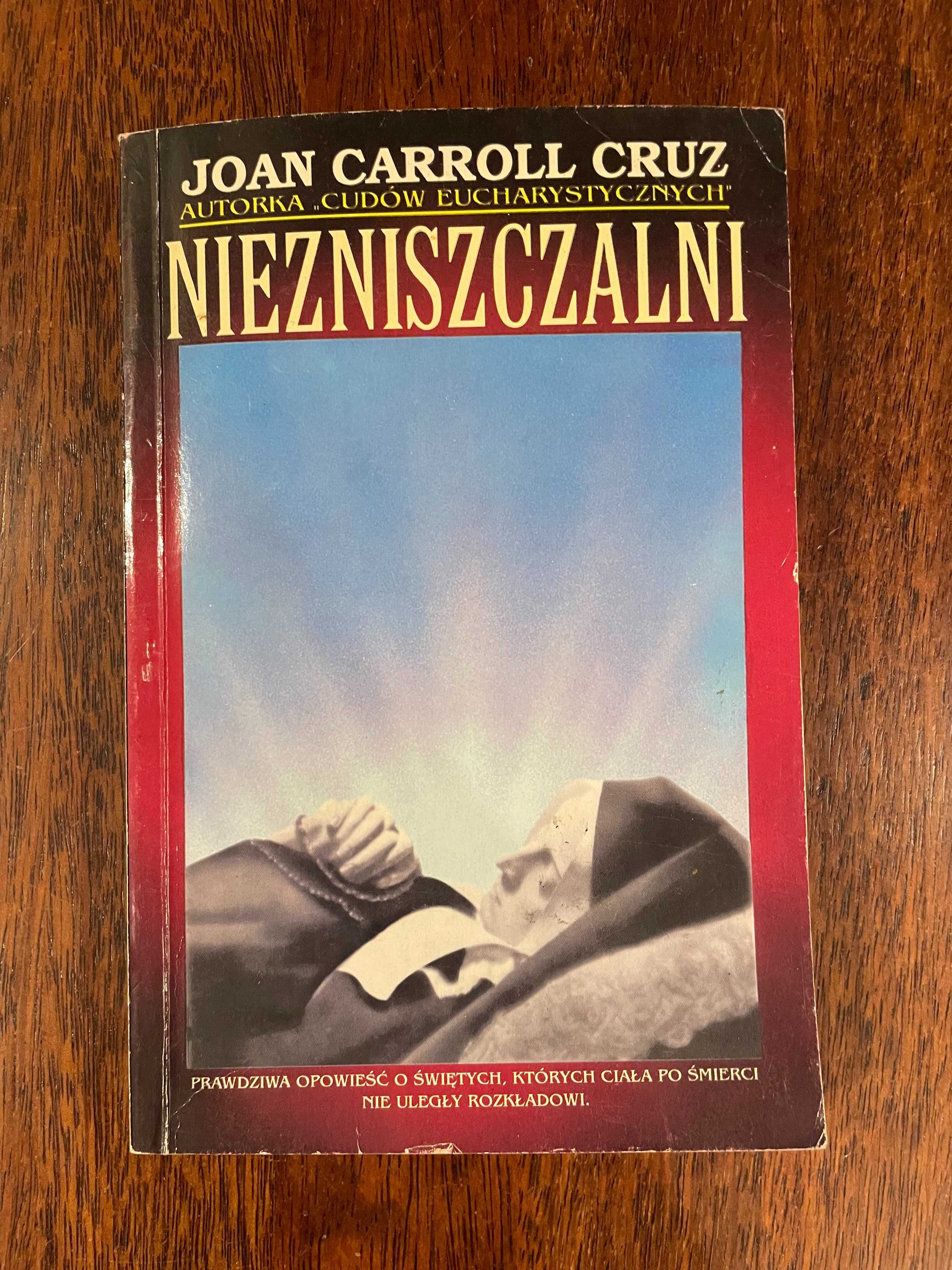 Joan Carroll Cruz "Niezniszczalni"