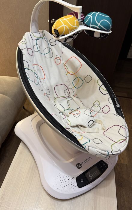 Крісло-гойдалка 4MOMS mamaRoo 4.0