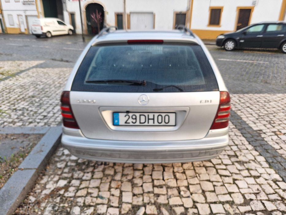 Mercedes Benz C220 CDI AUTOMÁTICA. ano 2004