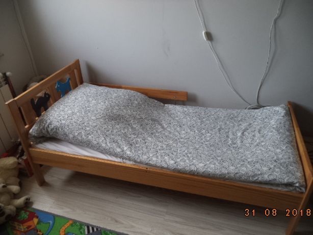 łóżko drewniane dla chłopca/dziewczynki z materacem