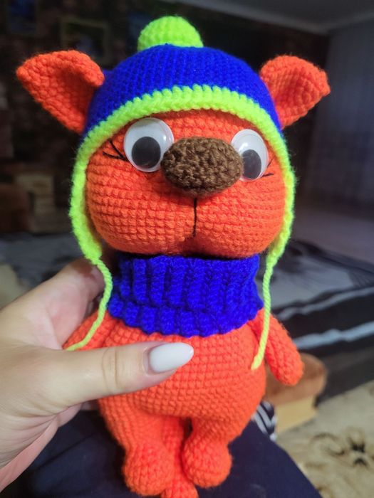 В’язаний котик амігурумі | М’яка іграшка ручної роботи (20 см)