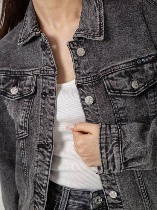 Жіноча джинсова куртка