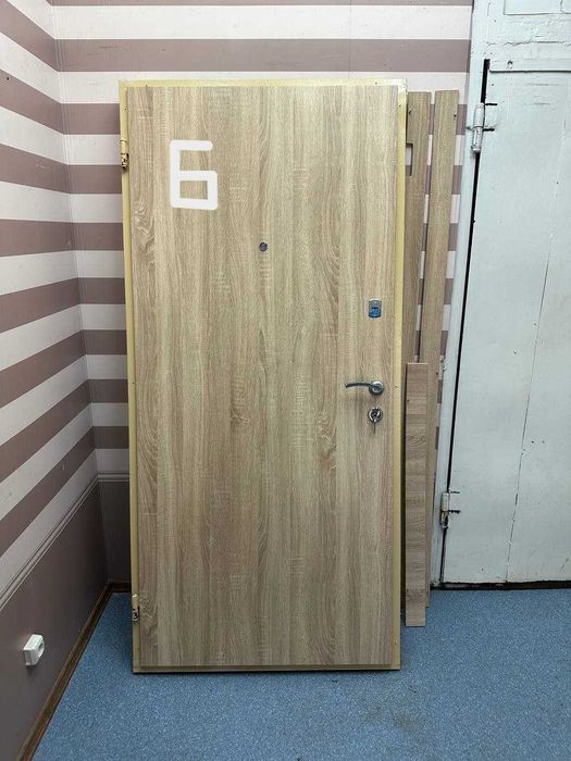 Двері вхідні металеві з Новобудов Склад з дверима БУ м.Шулявська