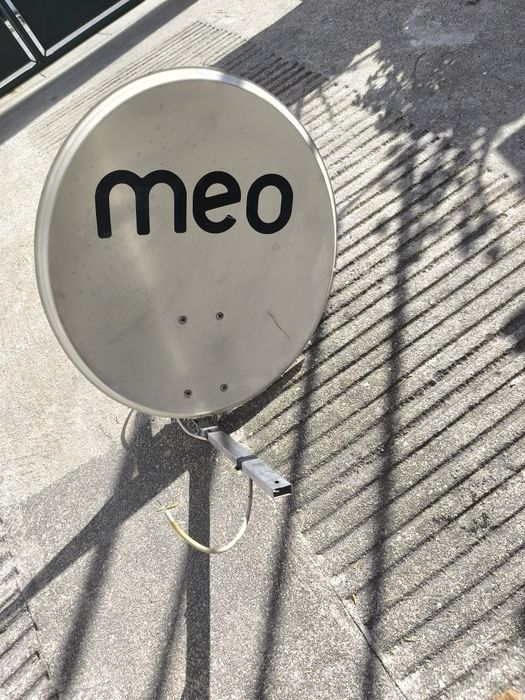 Prato parabólica com suporte