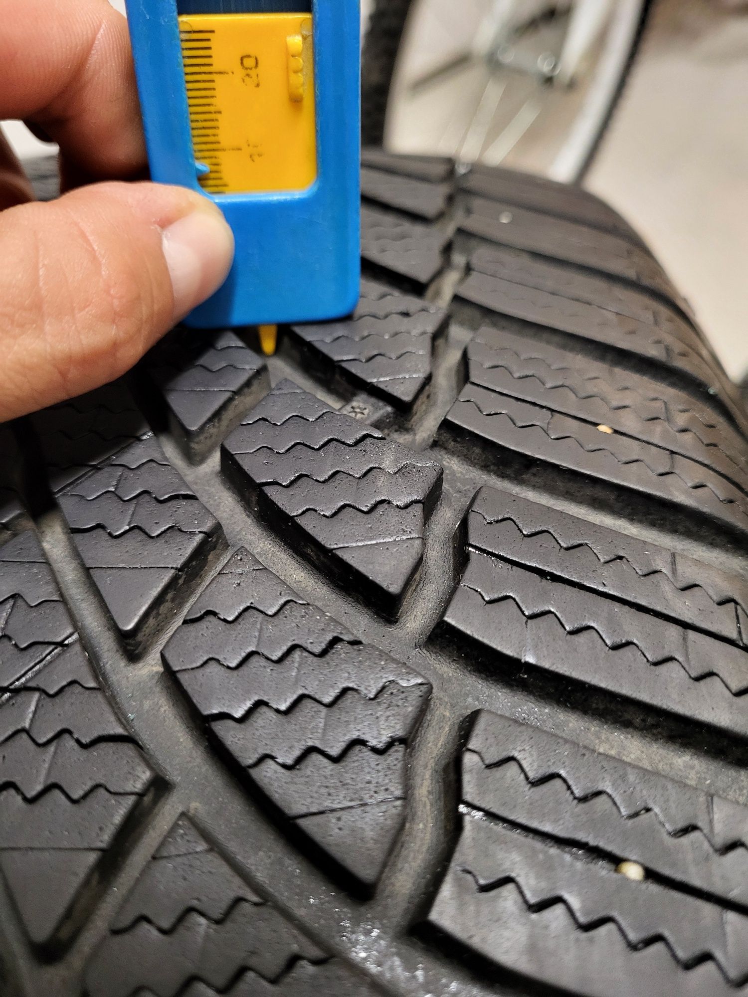 Bridgestone Blizzak lm005 235/55/20 105V 2022 rok
