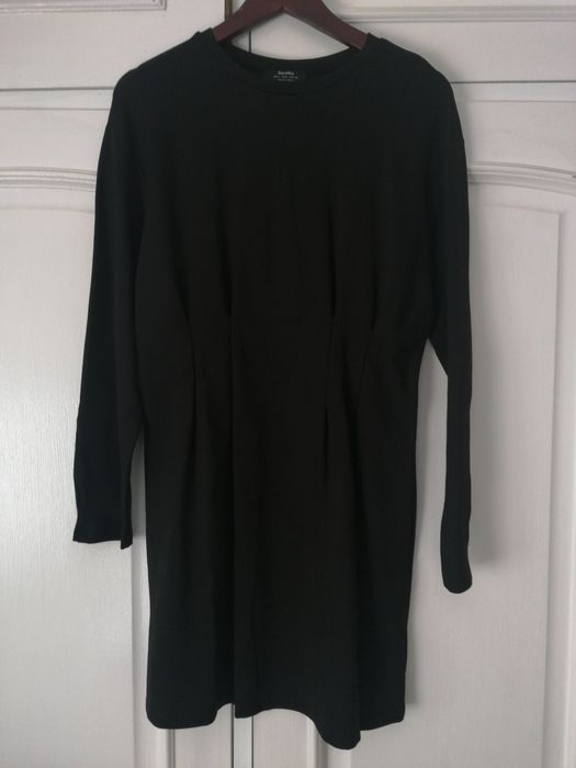 Vestido cintado preto