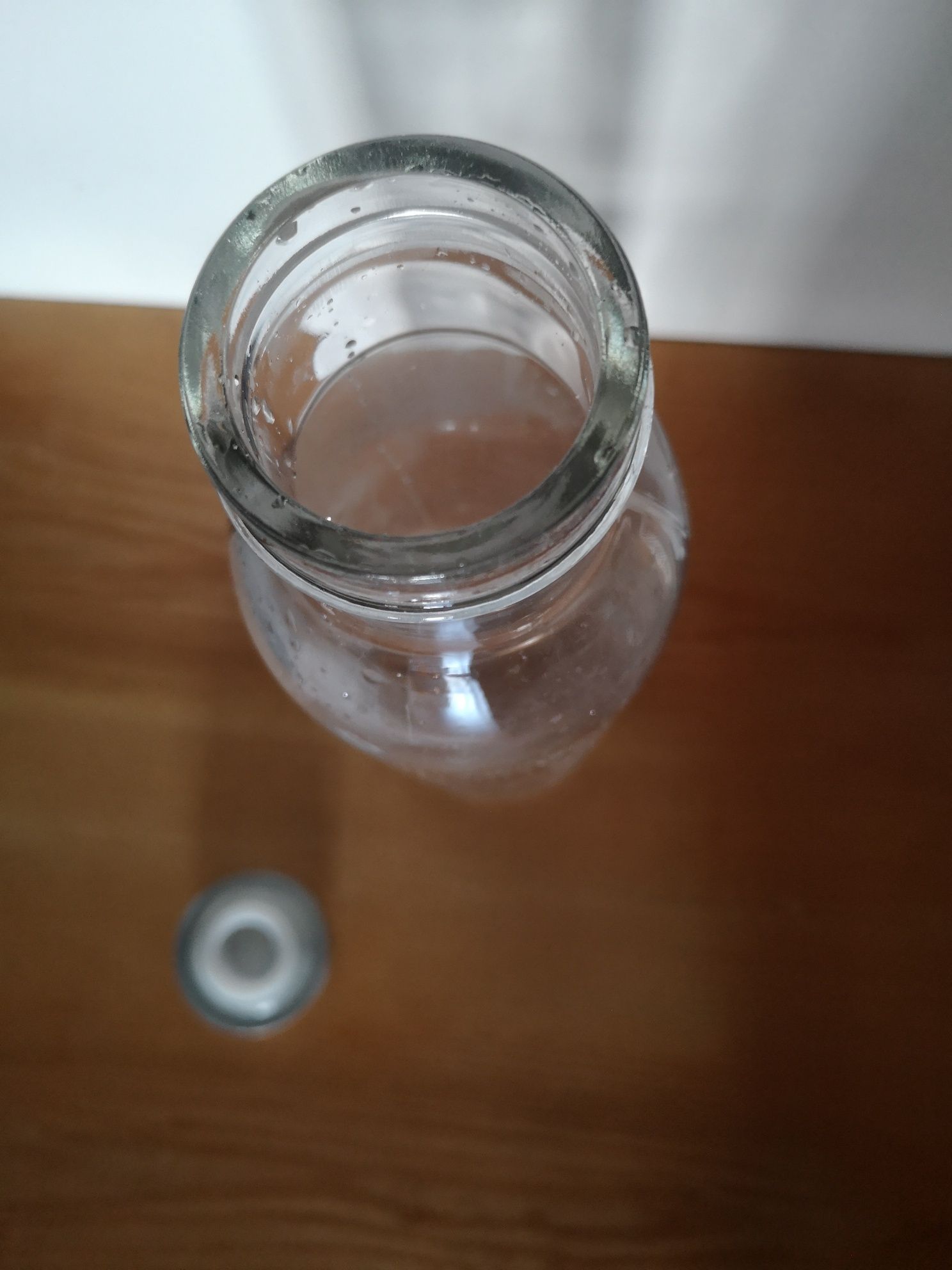 Szklana butelka do przechowywania art. spożywczych