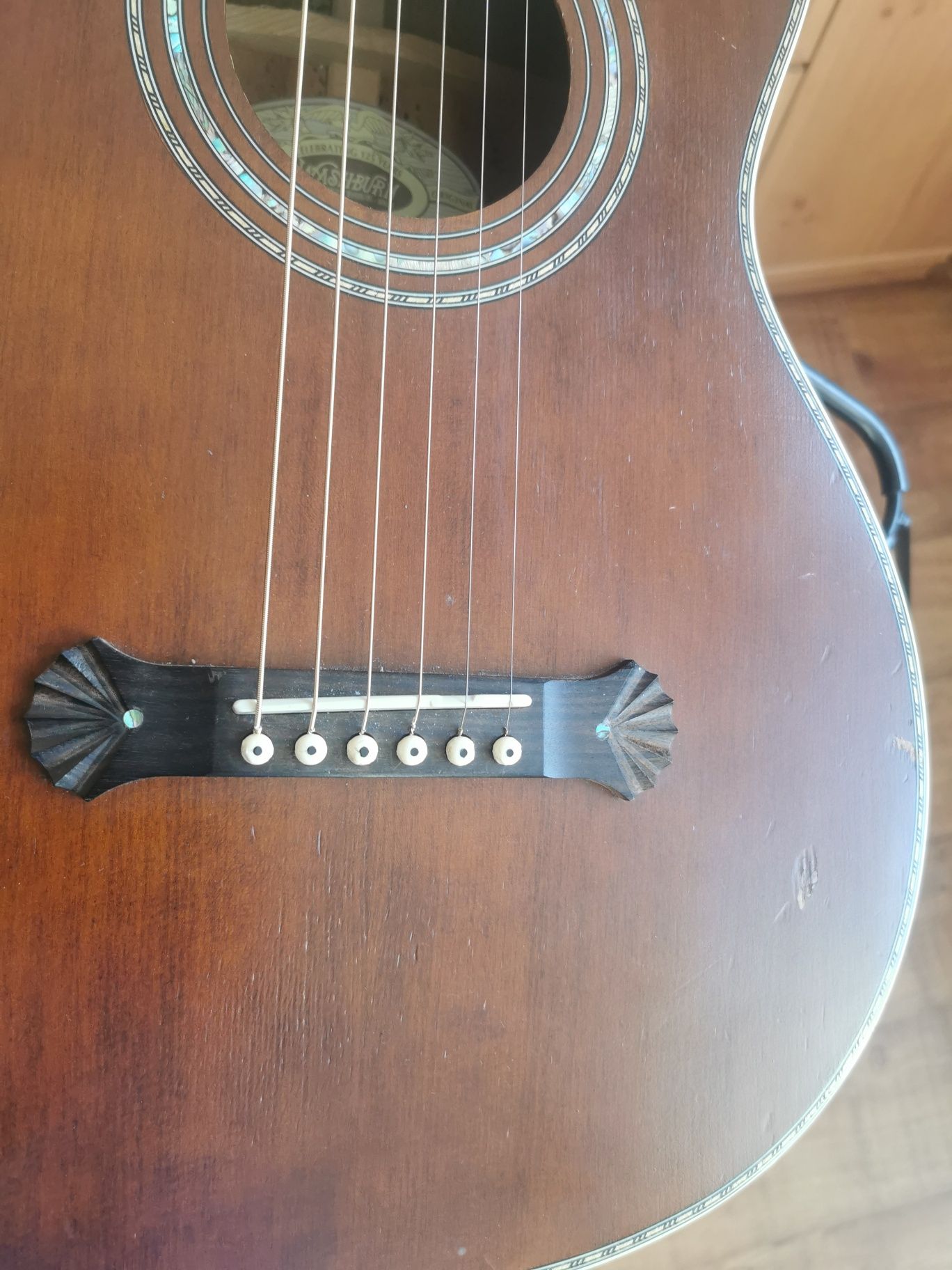 Gitara parlor Washburn R319 lity świerk i trembesi, zamiana